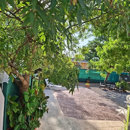 In With Large Terrace And Garden * 夸尔图-圣埃莱娜